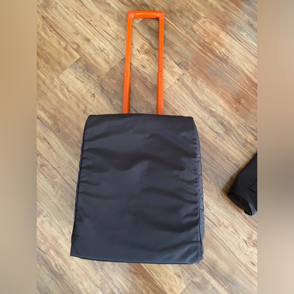 Louis vuitton Pegase 45 in Epi Orange with Raincoat Cover - Picture 6 of 16